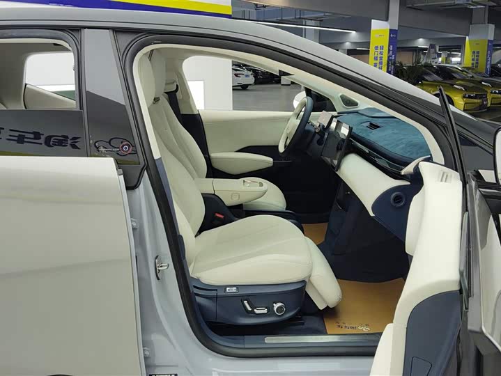 Фото 8 - Zeekr X