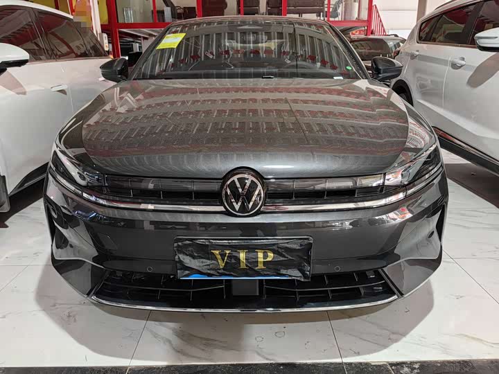 Photo 2 - Volkswagen Sagitar L