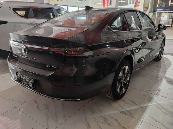 Photo 3 - Volkswagen Sagitar L