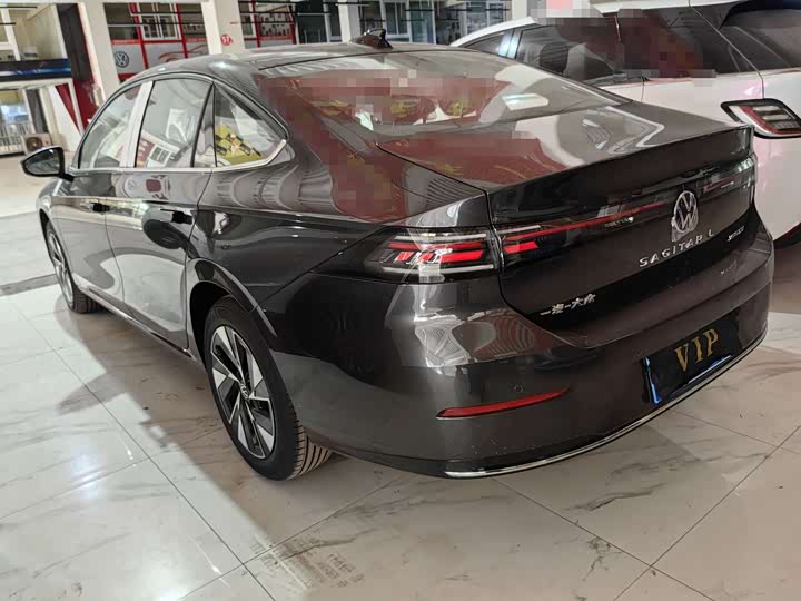 Photo 5 - Volkswagen Sagitar L