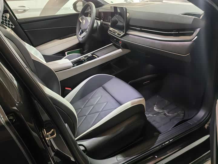 Photo 6 - Volkswagen Sagitar L