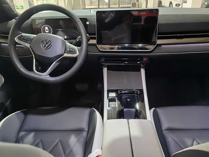 Photo 7 - Volkswagen Sagitar L