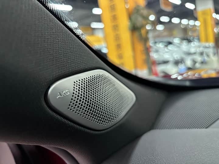 Фото 7 - Cadillac XT4