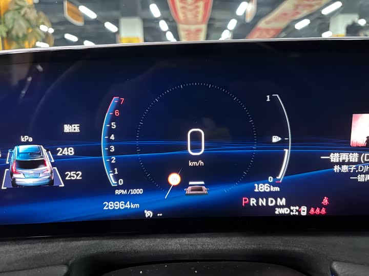 Фото 9 - Cadillac XT4