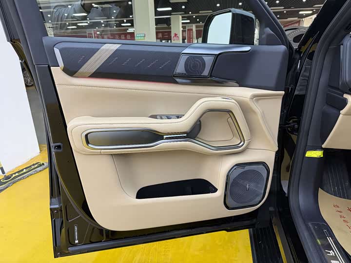 Фото 3 - BYD FangChengBao Leopard 8