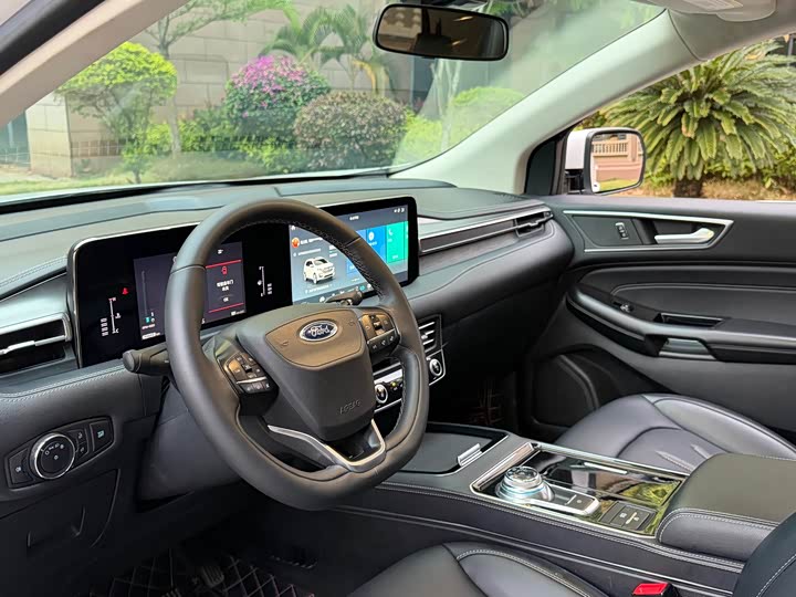 Фото 4 - Ford Edge