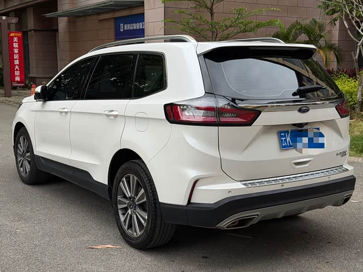 Фото 9 - Ford Edge