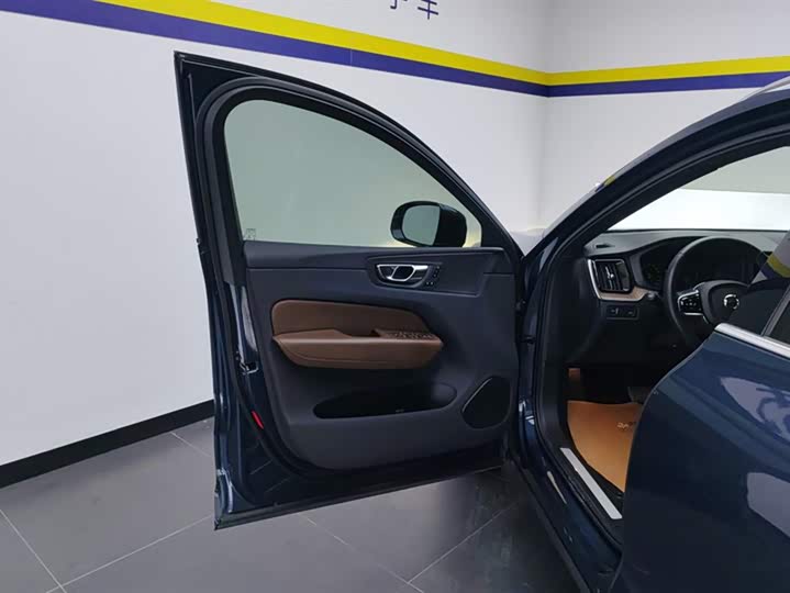 Фото 7 - Volvo XC60