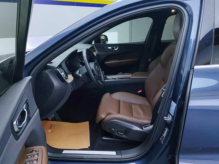 Фото 9 - Volvo XC60