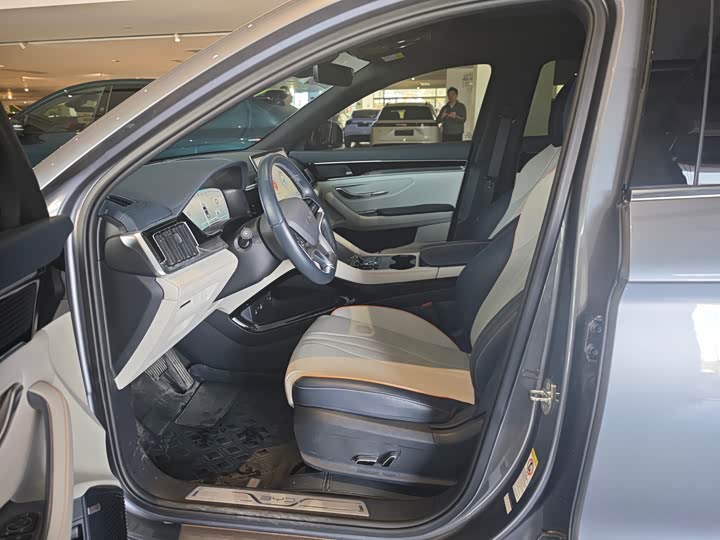 Photo 5 - BYD Song Plus Hybrid/EV