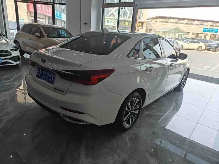 Photo 9 - Ford Escort