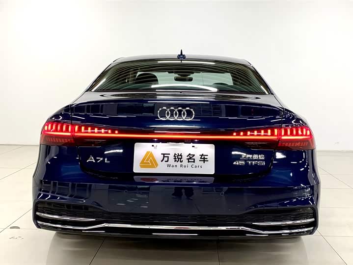 Фото 4 - Audi A7L