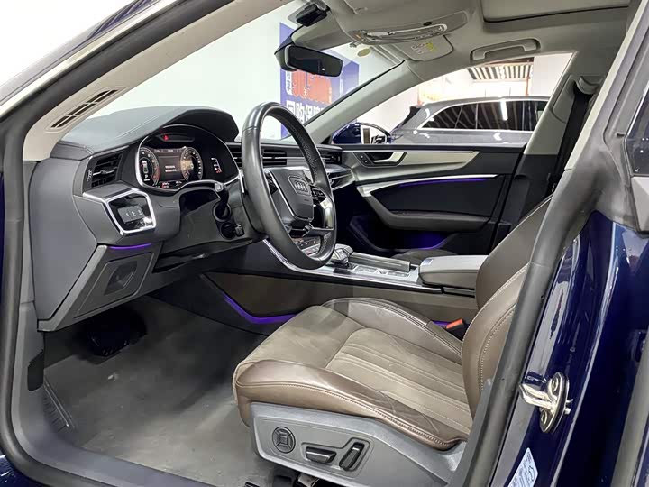 Фото 9 - Audi A7L