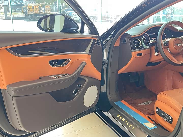 Фото 9 - Bentley Flying Spur