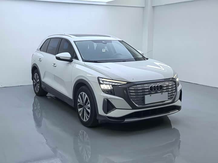 Фото 1 - Audi Q5 e-tron