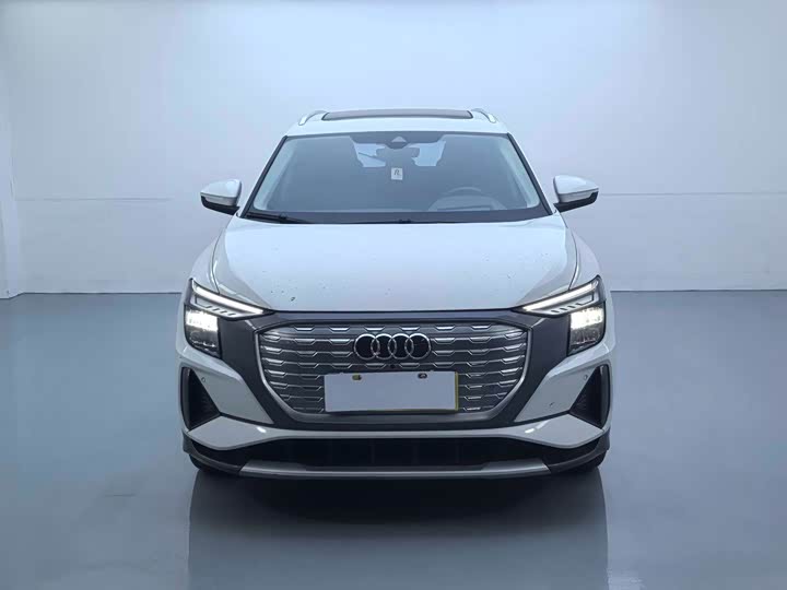 Фото 2 - Audi Q5 e-tron