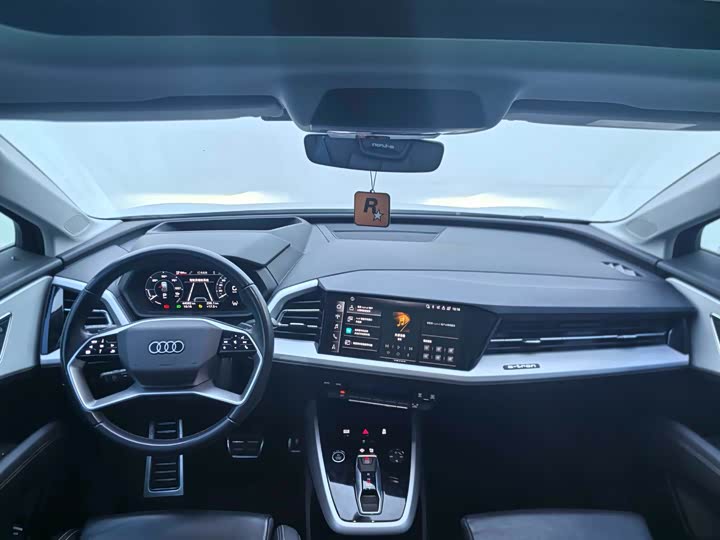 Фото 6 - Audi Q5 e-tron