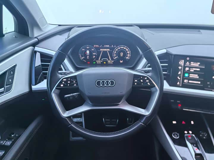 Фото 7 - Audi Q5 e-tron