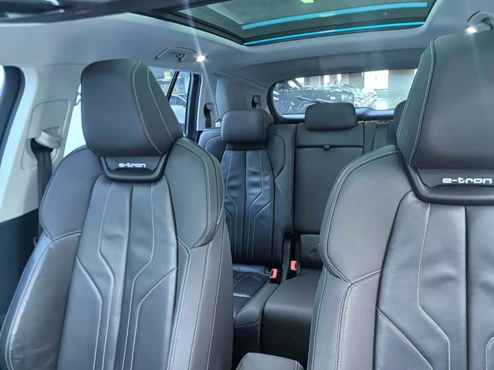 Фото 9 - Audi Q5 e-tron