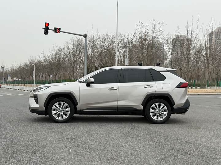 Photo 4 - Toyota Wildlander