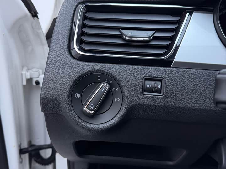 Фото 6 - Skoda Rapid