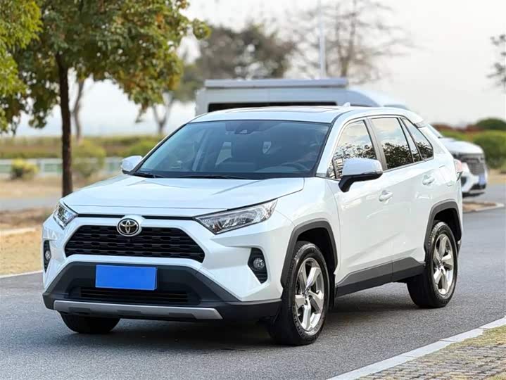 Фото 1 - Toyota RAV4