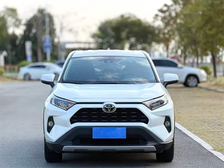 Фото 3 - Toyota RAV4