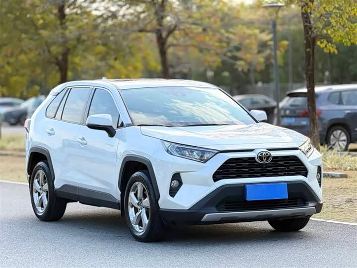 Фото 5 - Toyota RAV4