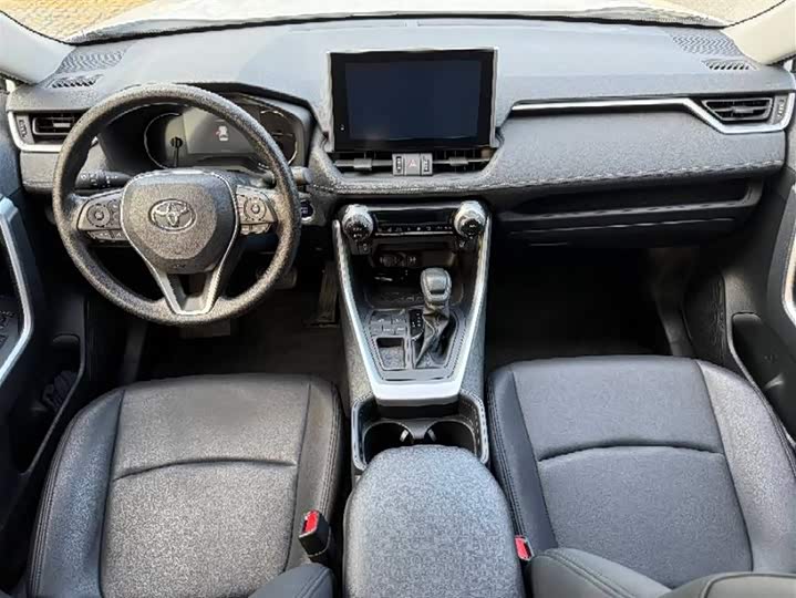 Фото 9 - Toyota RAV4