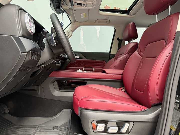 Фото 4 - Tank 300