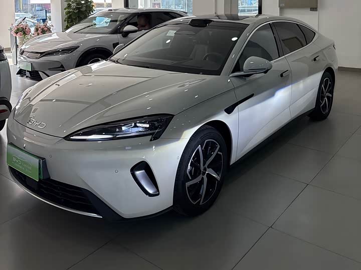 Фото 1 - BYD Seal 07 DM-i Hybrid