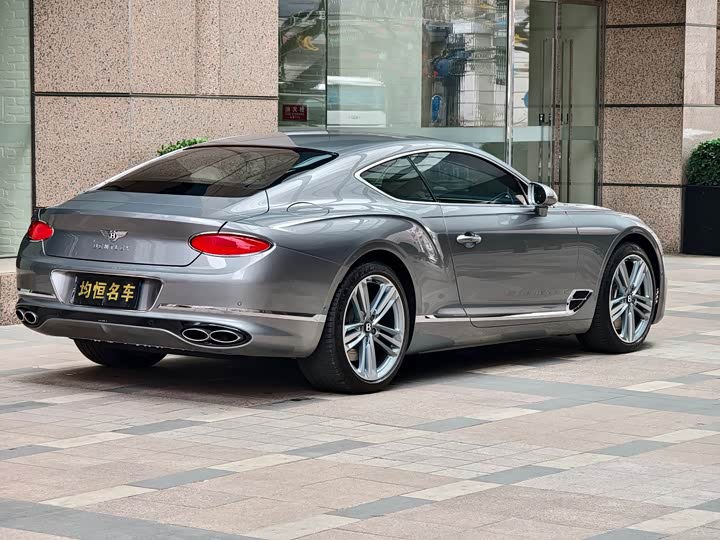 Фото 3 - Bentley Continental GT