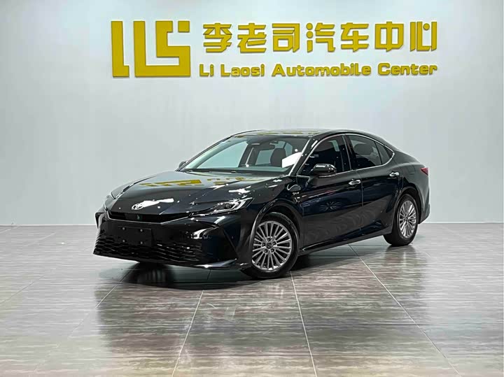 Фото 1 - Toyota Camry