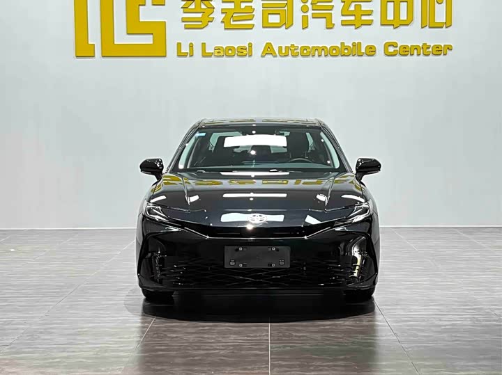 Фото 2 - Toyota Camry