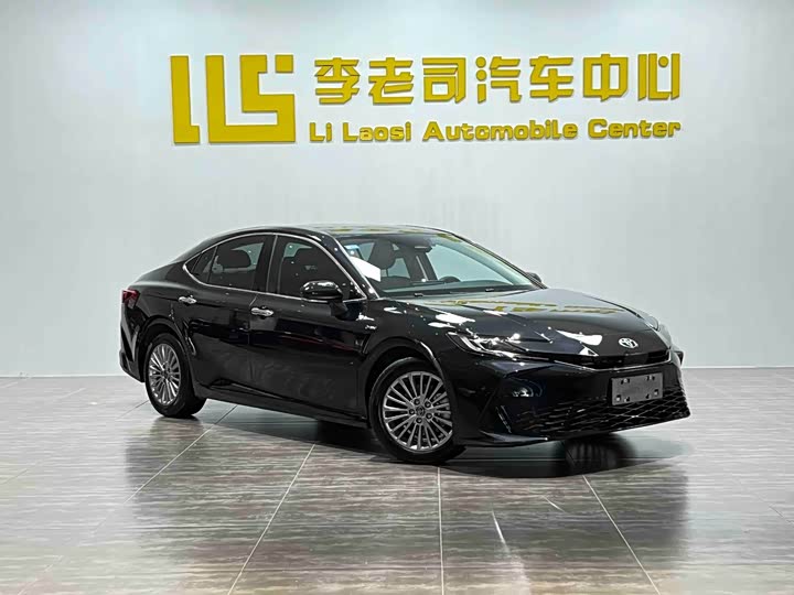 Фото 3 - Toyota Camry