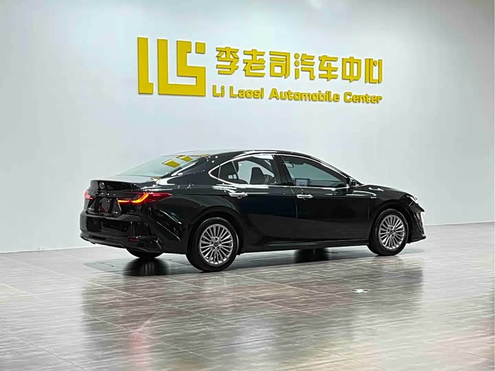 Фото 5 - Toyota Camry