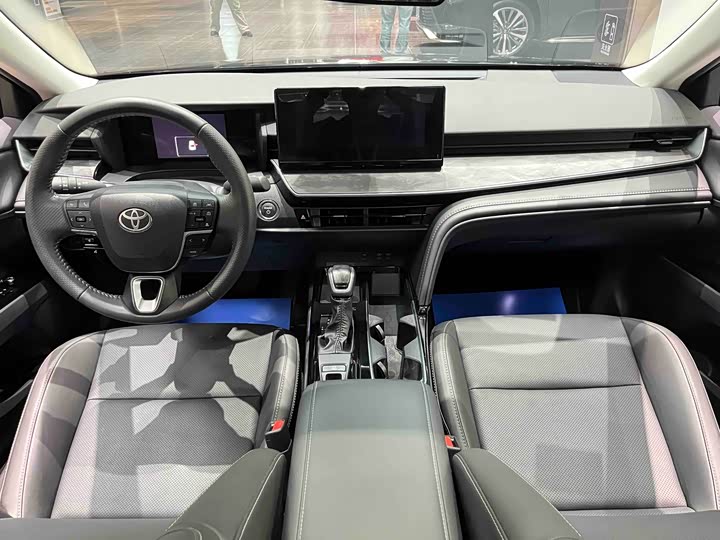 Фото 7 - Toyota Camry