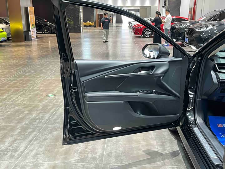 Фото 9 - Toyota Camry