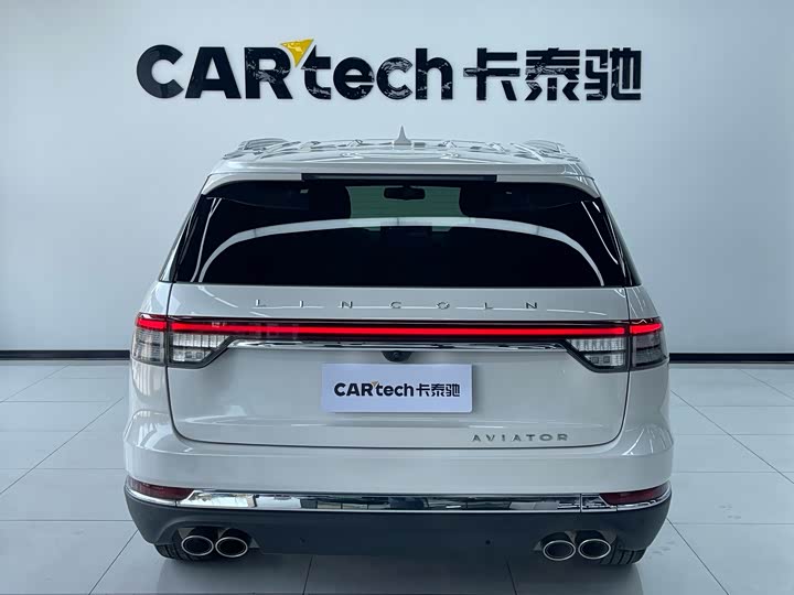 Photo 4 - Lincoln Aviator