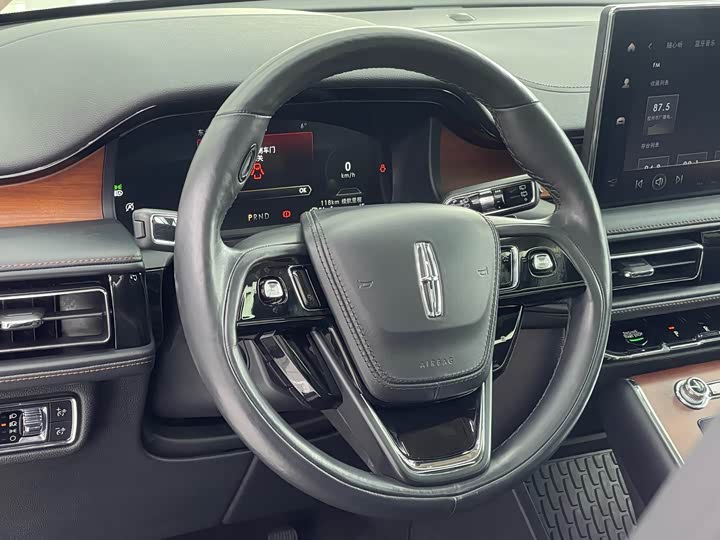 Photo 6 - Lincoln Aviator