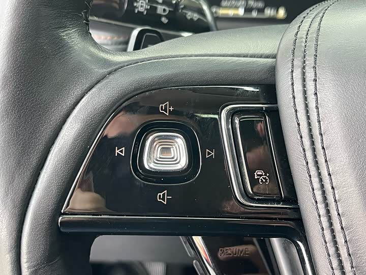 Photo 7 - Lincoln Aviator