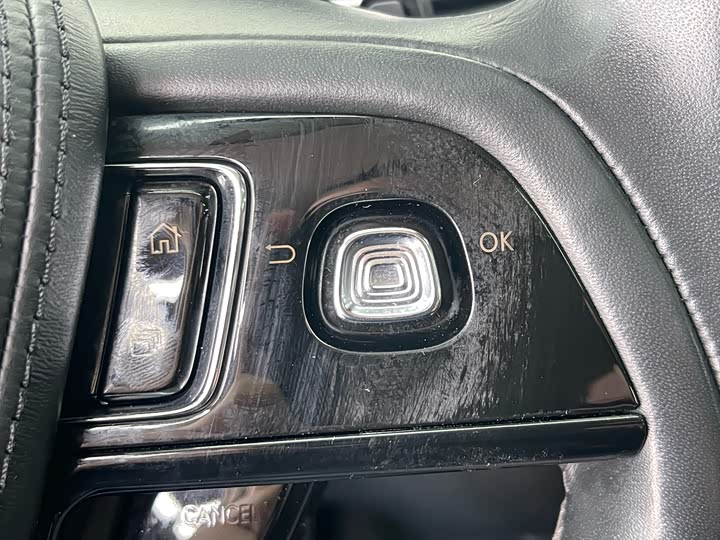 Photo 8 - Lincoln Aviator