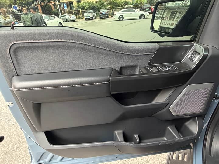 Photo 6 - Ford F-150 Raptor