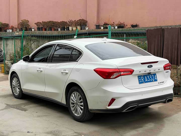 Фото 9 - Ford Focus