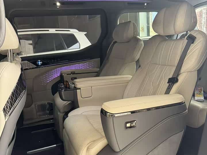 Фото 5 - Zeekr 009