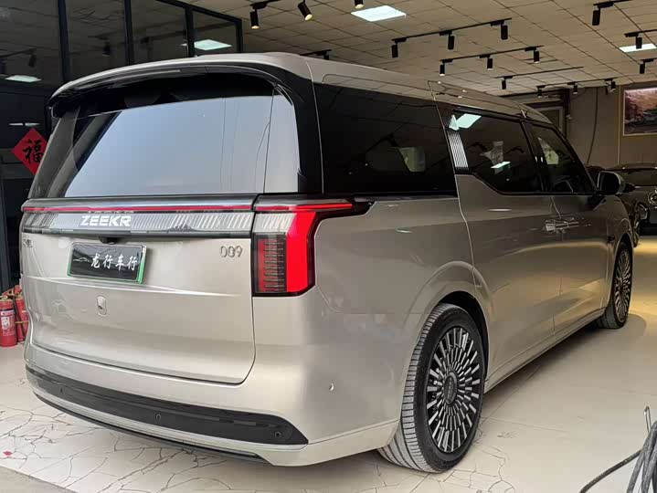 Фото 7 - Zeekr 009