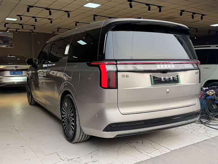 Фото 9 - Zeekr 009