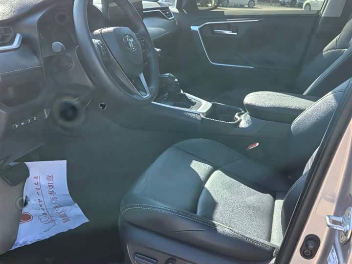 Photo 4 - Toyota Wildlander