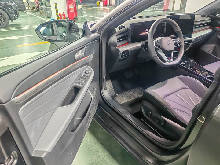 Photo 2 - Volkswagen Lamando L