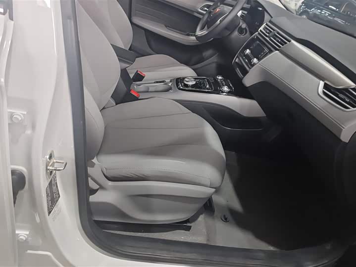 Фото 8 - Roewe Ei5